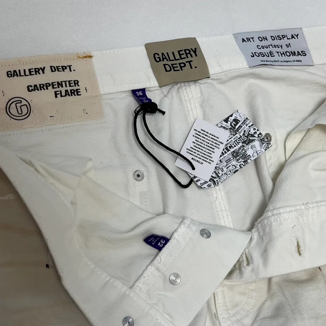 GALLERY DEPT. PAINTED CARPENTER FLARE graffiti logging pants, size 30/32/34/36, pure logging workwear style! Super heavy industry, mud dyeing and cleaning, worn out holes, all molded and customized, accessories are complete and correct! Artificial ink graffiti, tedious and heavy work